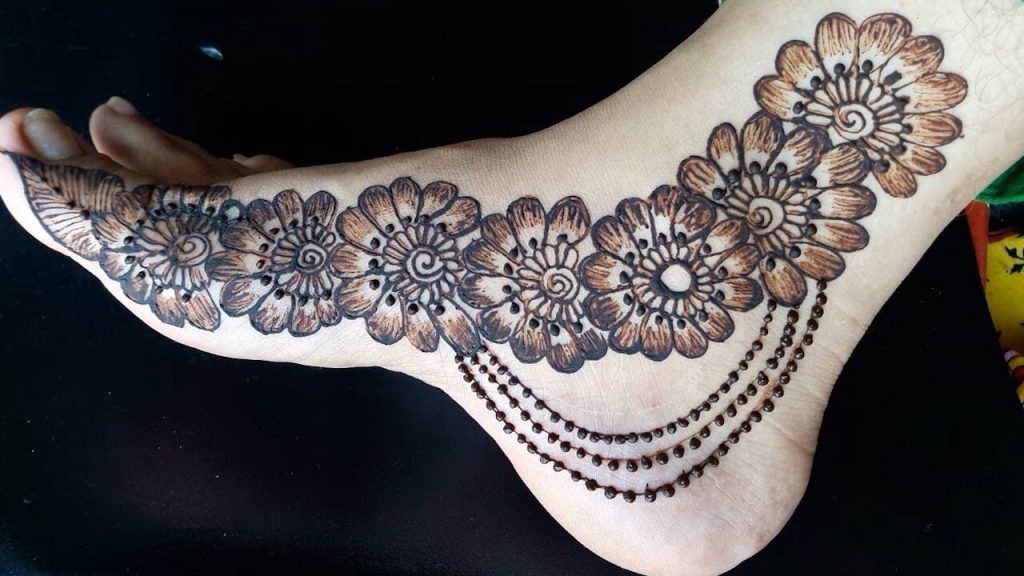 Latest Mehndi Designs For Eid 2018: Hands and Feet